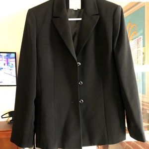 Black blazer - start a work/office wardrobe